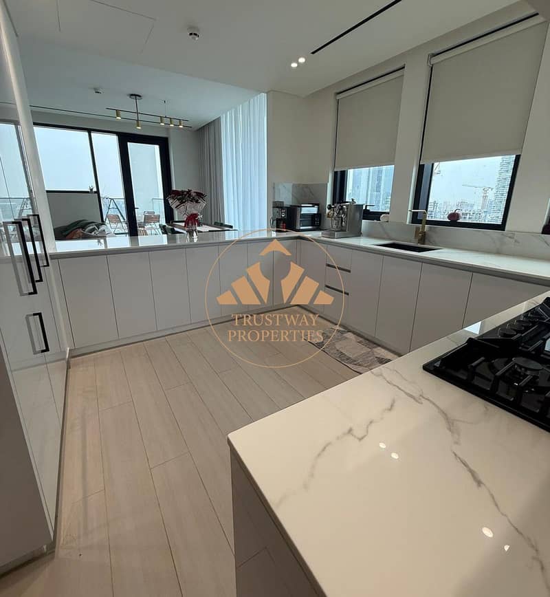 8 apt - kitchen (3). jpg