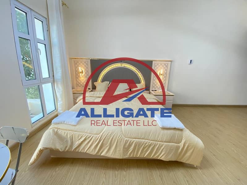 8 King size bed with lights. jpg