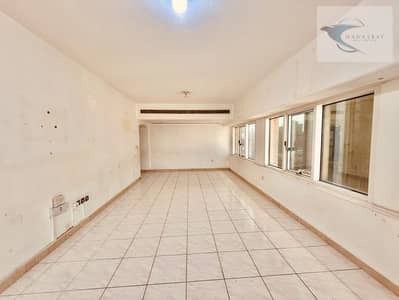 2 habitaciones Apartamento para en Alquiler en Hamdan Street, Abu Dhabi - WhatsApp Image 2026-05-11 at 12.44. 56 PM (1). jpeg