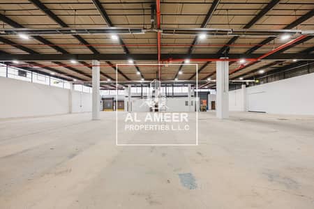 مستودع  للايجار في القوز، دبي - 555-Johnson-Ave-Brooklyn-NY-Interior-Photo-6-LargeHighDefinition. jpg