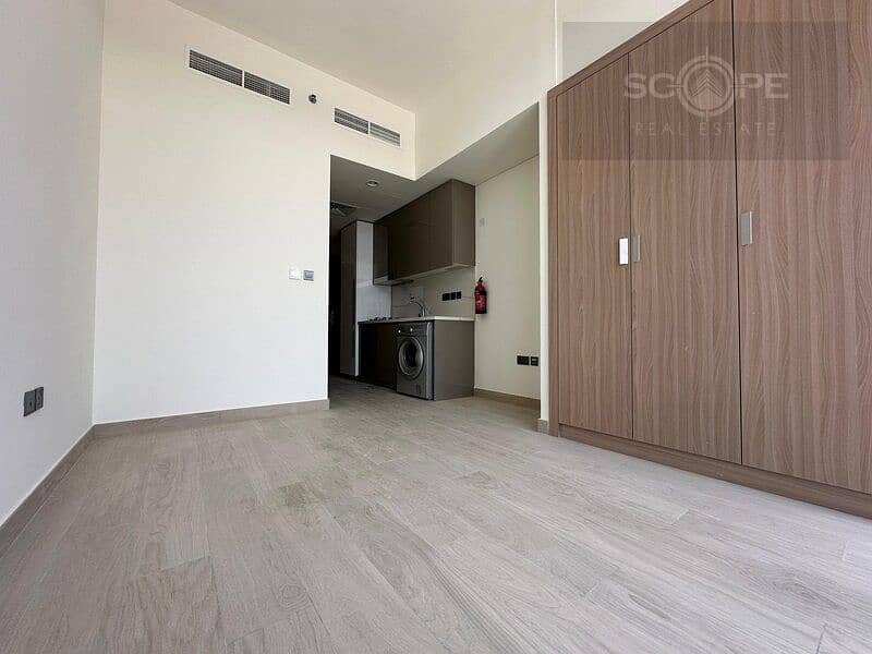 8 ROOM. jpg