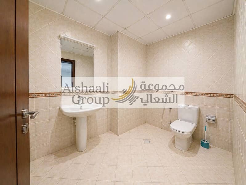 20 Washroom  (3). jpeg