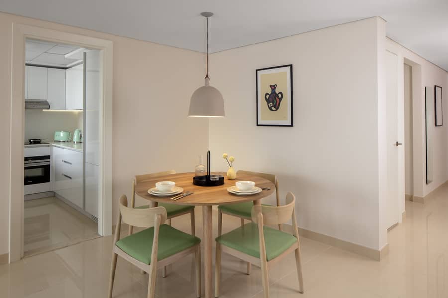 11 Dining+Closed Kitchen. jpg