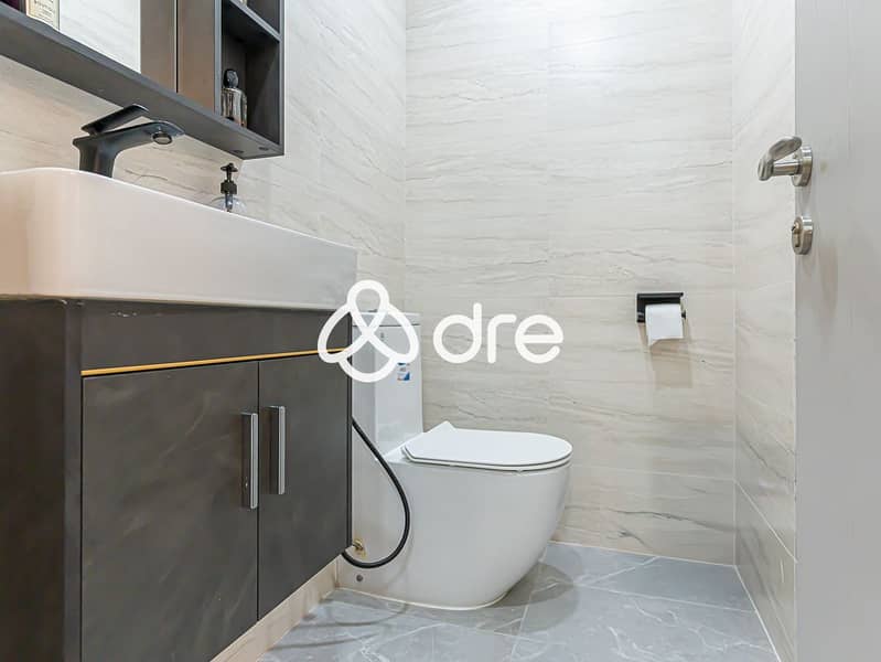 12 DRE01738-Edit. JPG