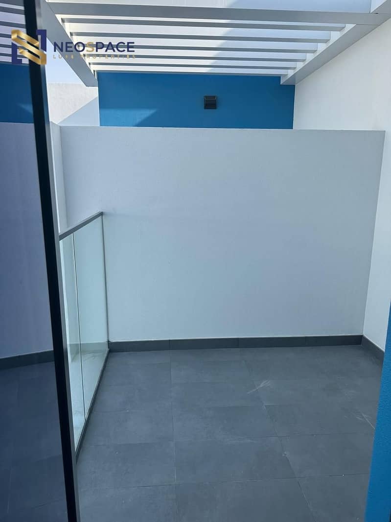 12 9-BALCONY. jpg