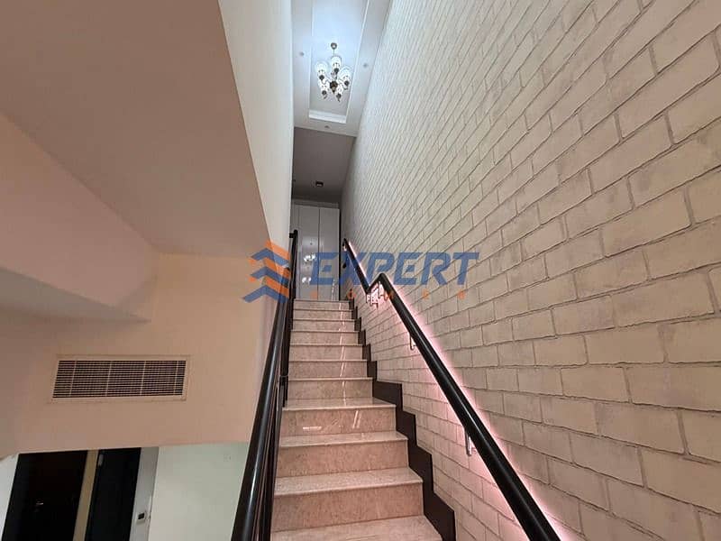 12 6bca32ce-80f4-42fd-a85a-8acf1e7f77ec. jpg