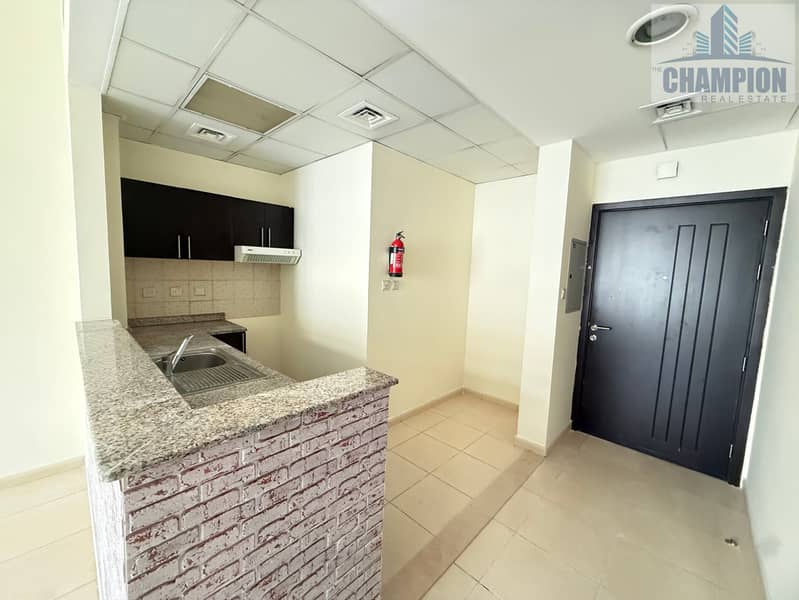 Flexible Cheques - Prime Location -Ready 2 Move - Lake Views - High Floor - Vibrant & Spacious