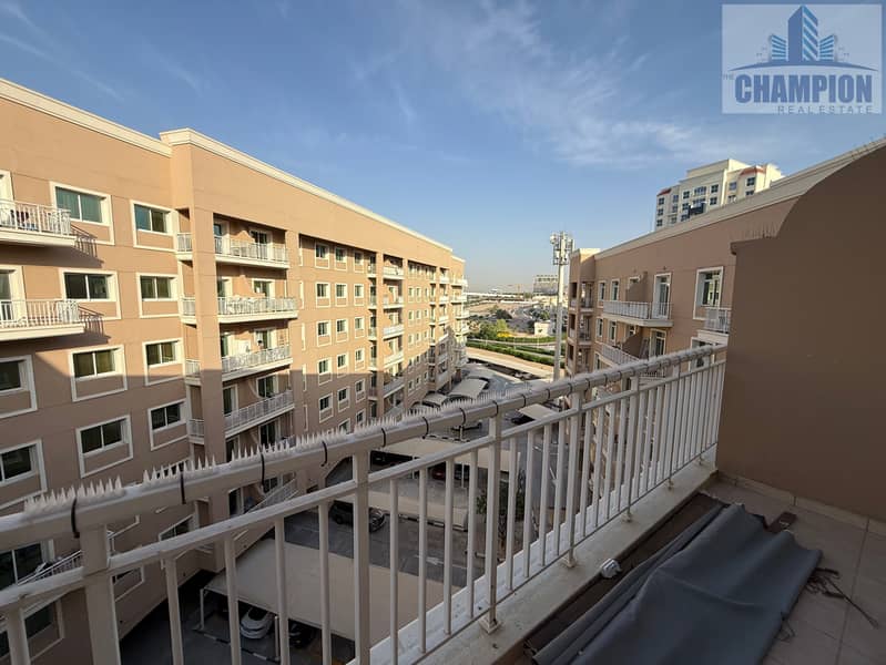 Flexible Cheques - Prime Location -Ready 2 Move - Lake Views - High Floor - Vibrant & Spacious - Image 6