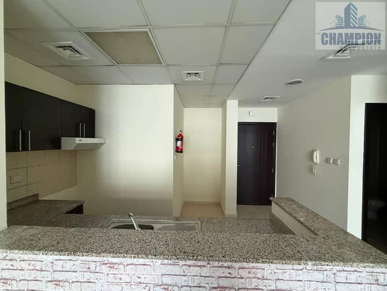 Flexible Cheques - Prime Location -Ready 2 Move - Lake Views - High Floor - Vibrant & Spacious - Image 7