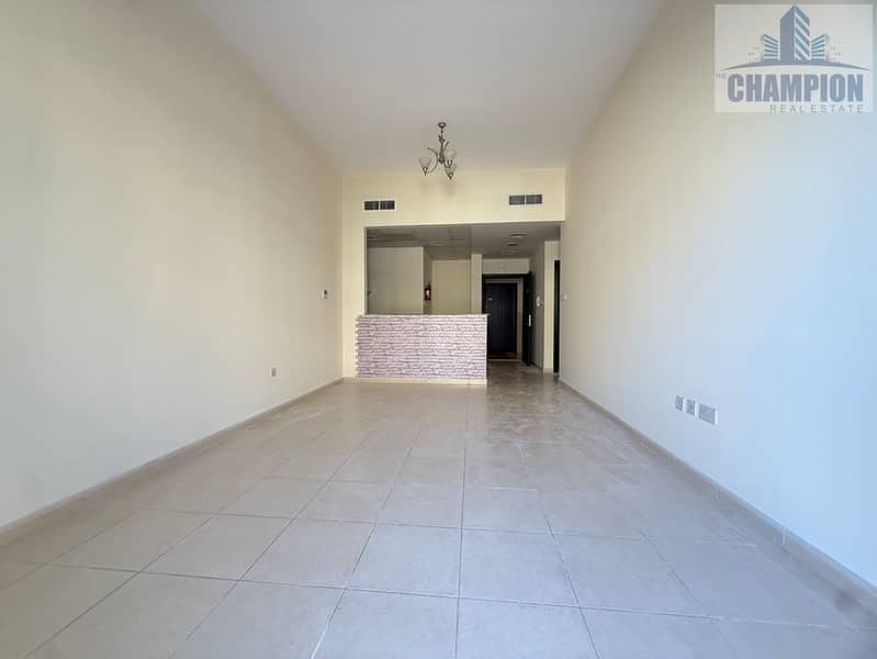 Flexible Cheques - Prime Location -Ready 2 Move - Lake Views - High Floor - Vibrant & Spacious - Image 8