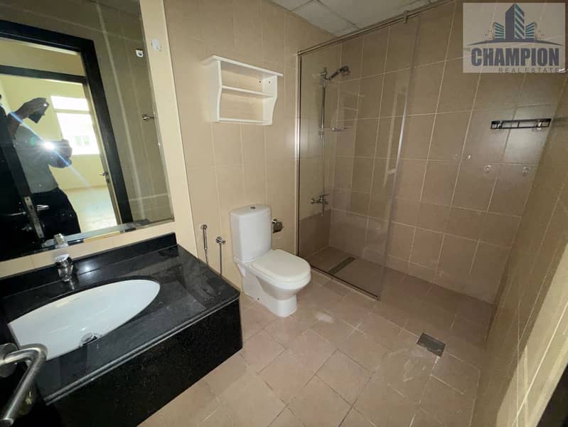 Flexible Cheques - Prime Location -Ready 2 Move - Lake Views - High Floor - Vibrant & Spacious - Image 11