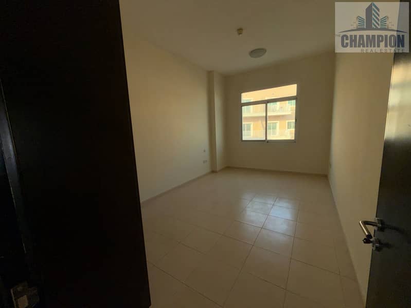 Flexible Cheques - Prime Location -Ready 2 Move - Lake Views - High Floor - Vibrant & Spacious - Image 17