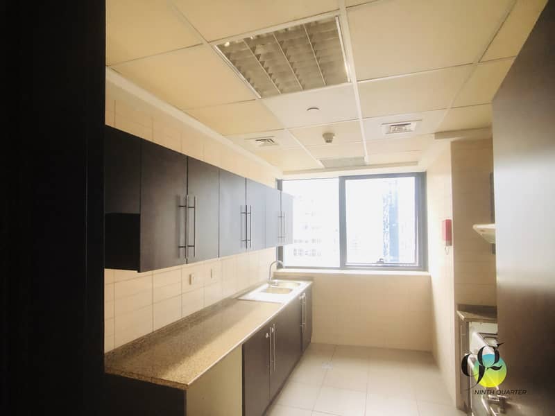 Well Maintained Spacious 1Bed with Balcony Well Maintained Spacious 1Bed with Balcony
