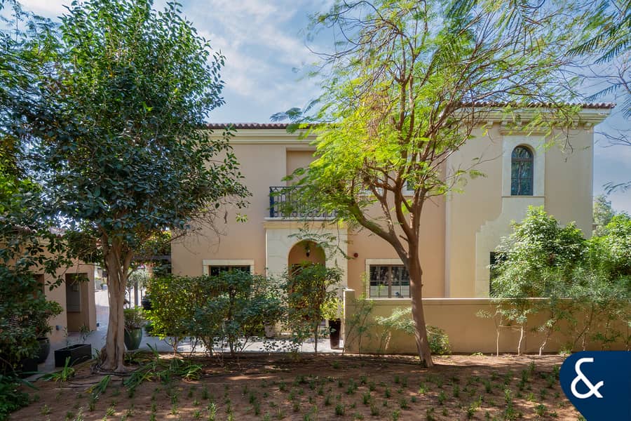 Immaculately Maintained with Elevated Earth Course View Immaculately Maintained with Elevated Earth Course View