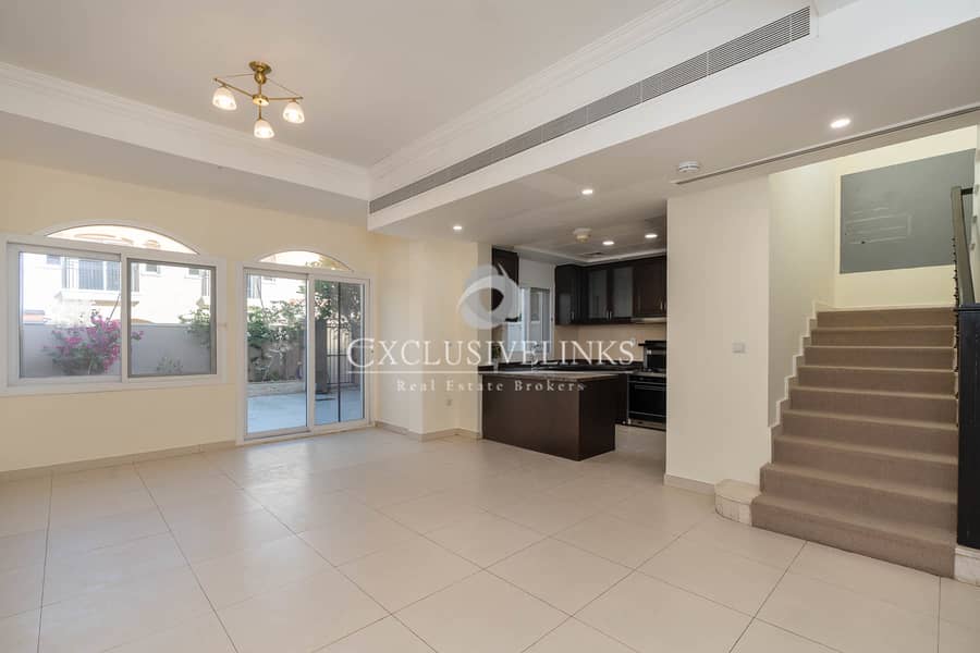 Extended Living Area | Large Garden | Vacant Extended Living Area | Large Garden | Vacant