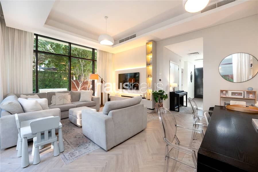 Backing Greenery | Immaculate Condition | THM Backing Greenery | Immaculate Condition | THM