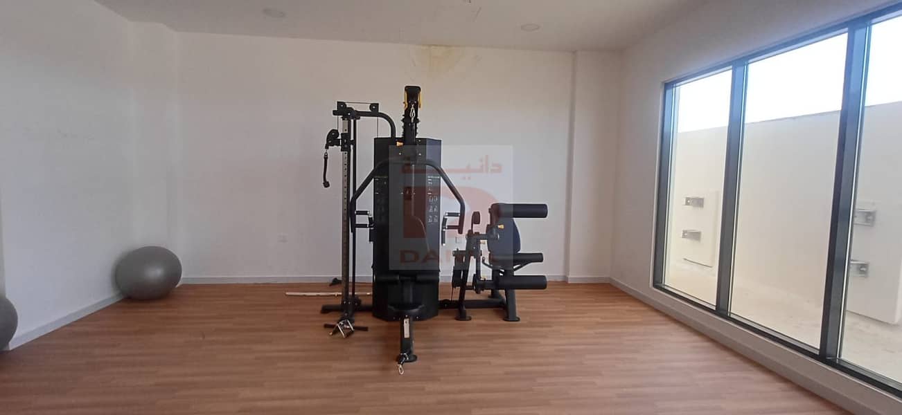 10 J1 GYM. jpeg