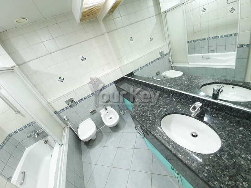 شقة في شارع الكورنيش 4 غرف 160000 درهم 4445825 شقة في شارع الكورنيش 4 غرف 160000 درهم 4445825
