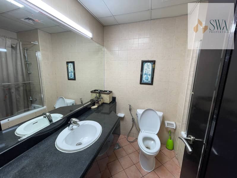 11 Bathroom. jpeg