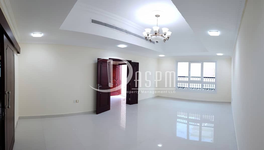 5 BEDS SEPERATED ENTRANCE + 2 PARKINGS 130K!