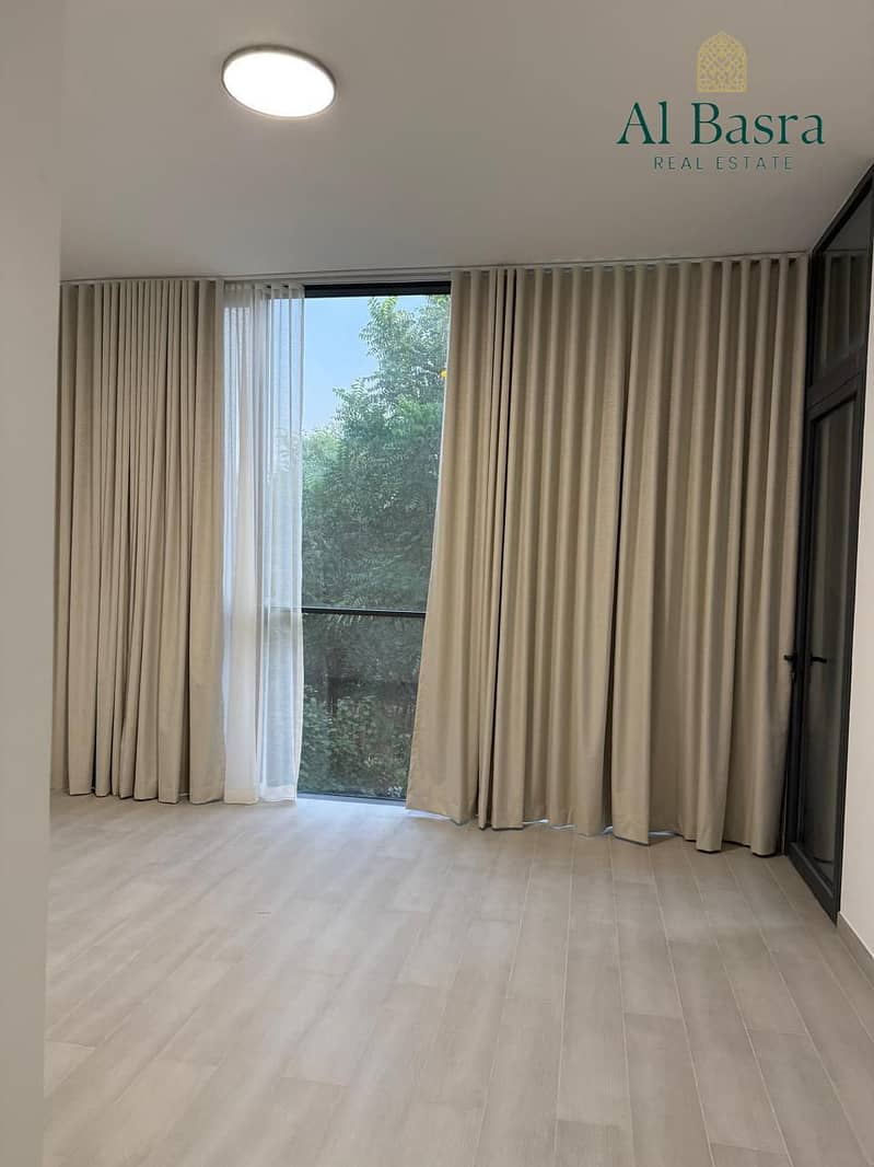 23 villa-parking-area-modern-home. jpeg