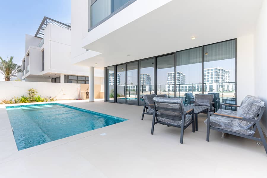 3 Swimming Pool 1. jpg