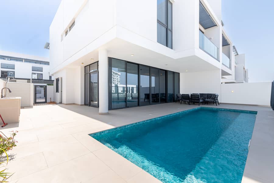 23 Swimming Pool 3. jpg