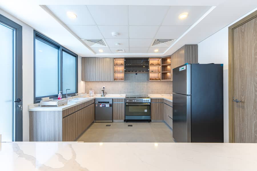 8 Kitchen 1. jpg