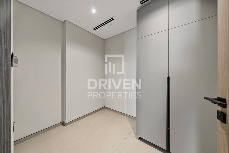 Luxury Waterfront Residence | Premium Finishing - Image 6