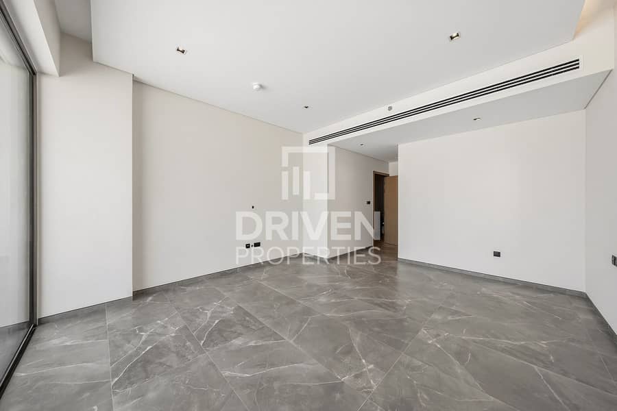 Luxury Waterfront Residence | Premium Finishing - Image 9