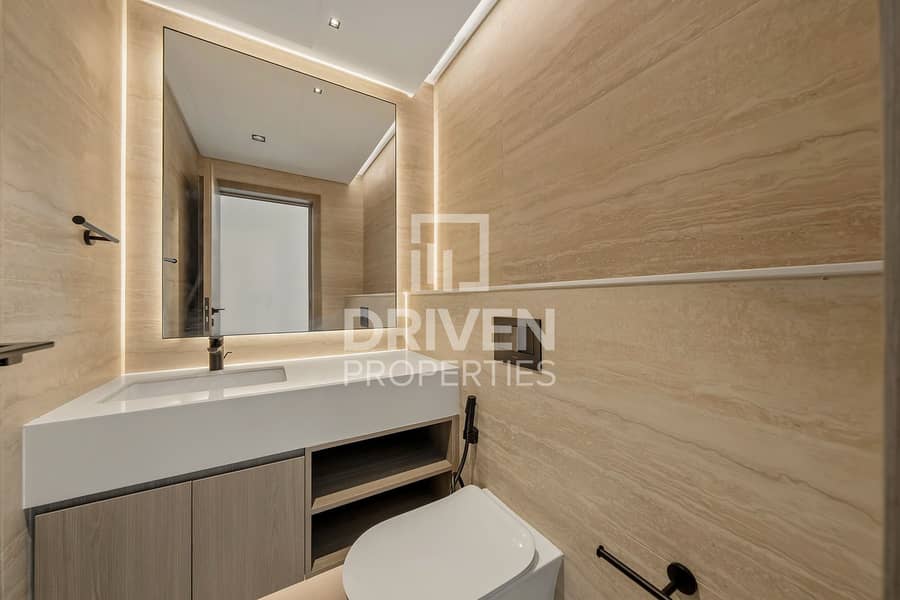 Luxury Waterfront Residence | Premium Finishing - Image 11