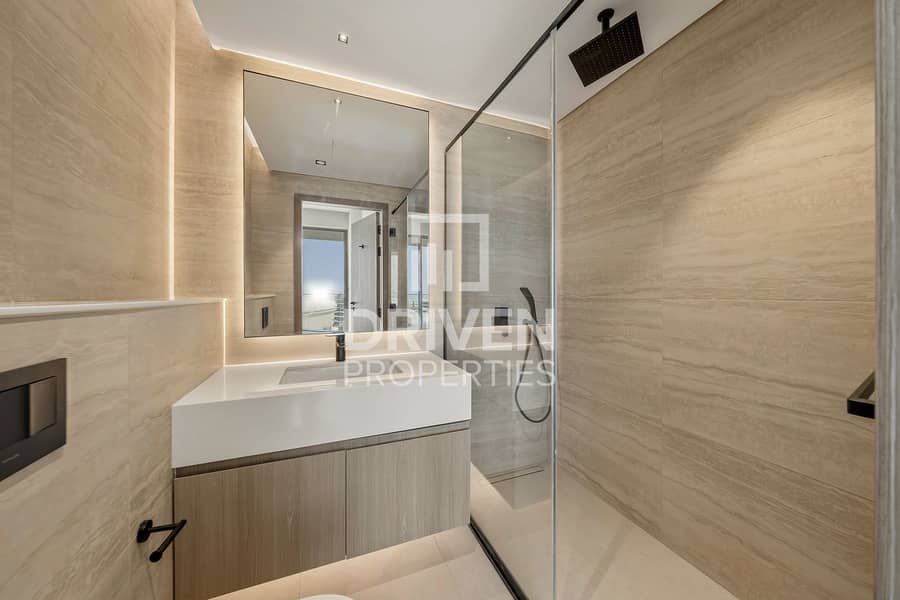 Luxury Waterfront Residence | Premium Finishing - Image 12