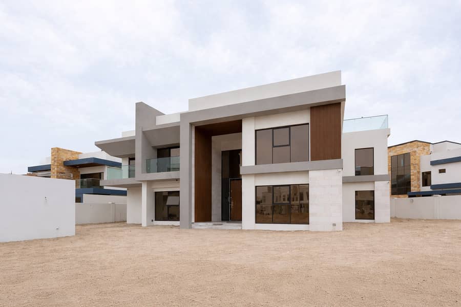 44 Modern luxury villa under daylight. png
