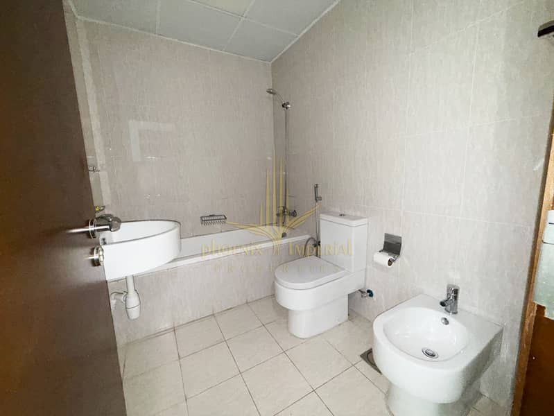 9 toilet int the room img-1. jpg