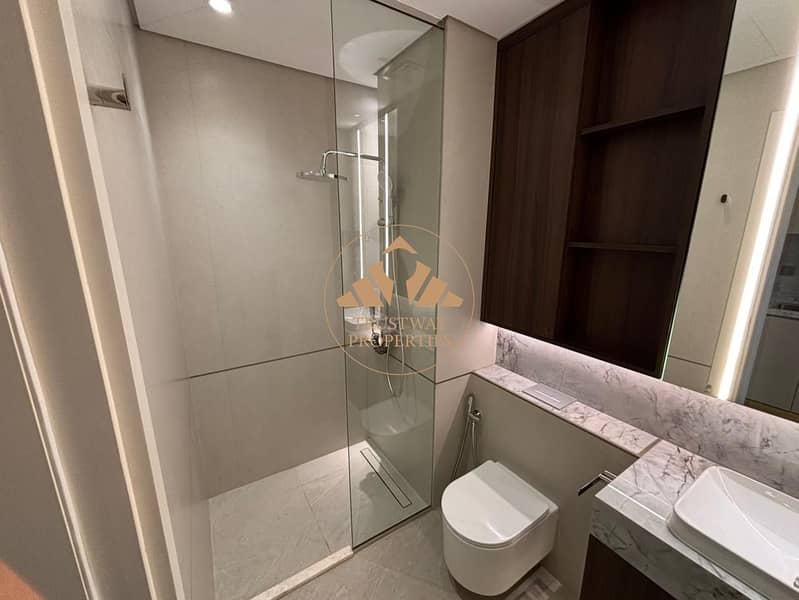 9 apt_bathroom. jpg