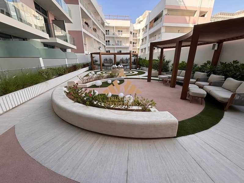 14 amenities_outside seating area (2). jpg