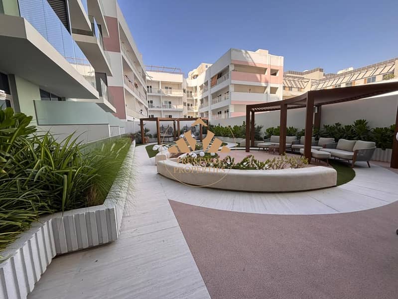 15 amenities_outside seating area (1). jpg