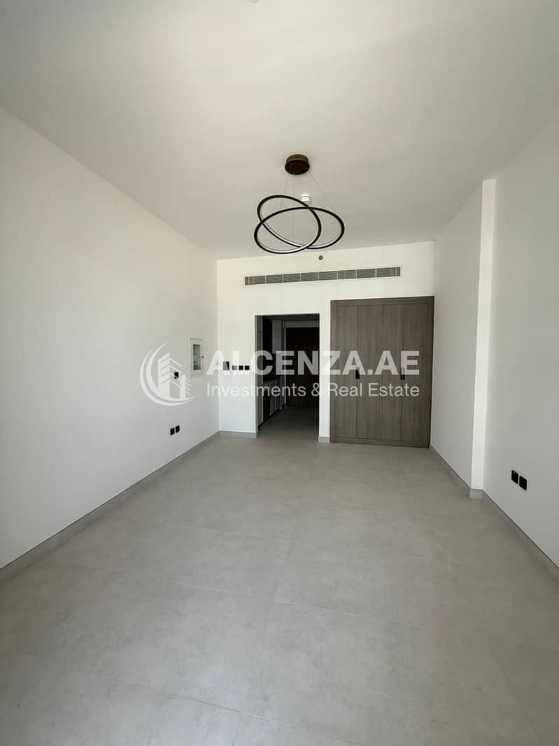 10 Avelon Boulevard1. jpeg