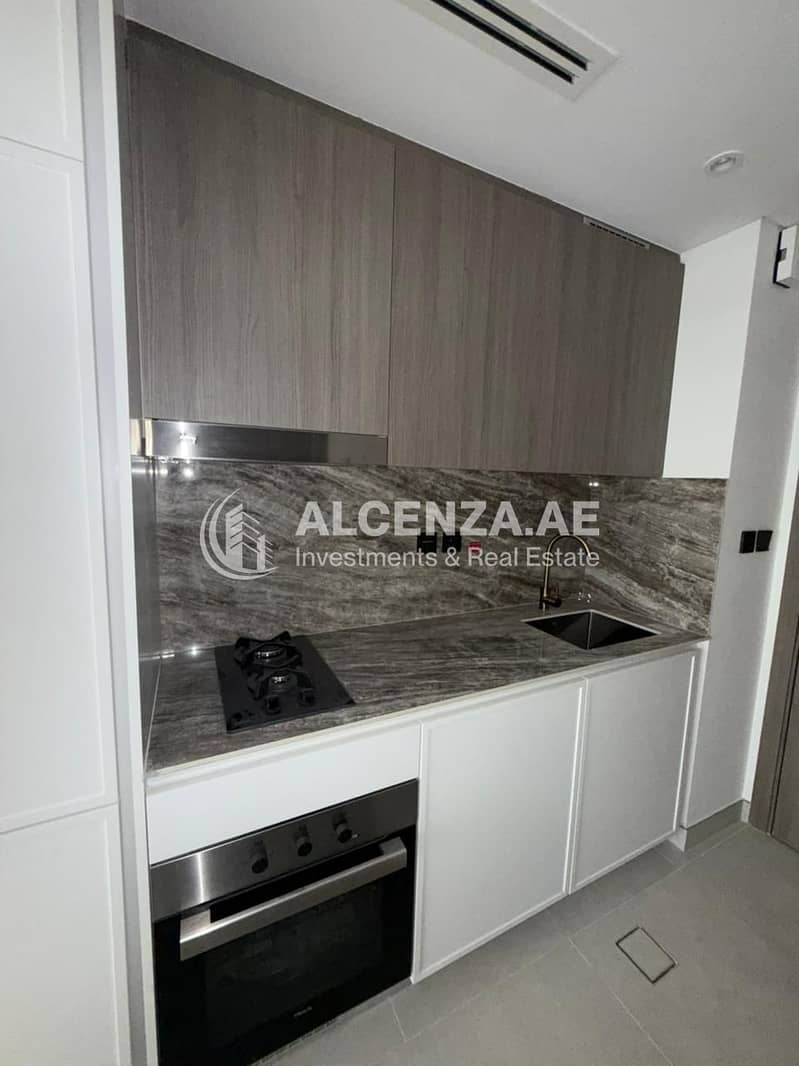 15 Avelon Boulevard11321. jpeg