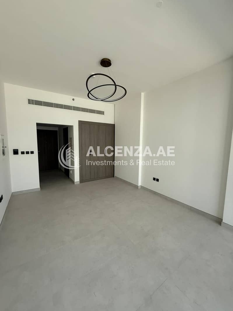 16 Avelon Boulevard112111. jpeg