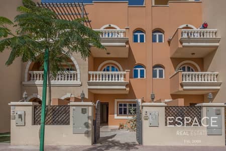 Well price and Well Kept 4 Bedroom Townhouse Well price and Well Kept 4 Bedroom Townhouse