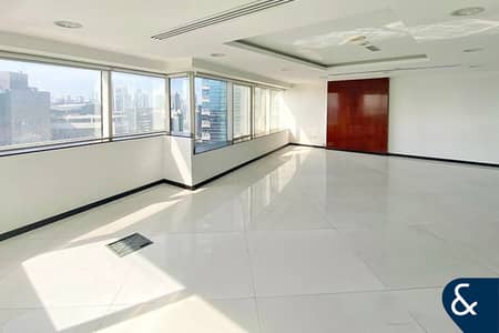 Office for Sale in Business Bay, Dubai - Fitted | High Floor | Incredible Views