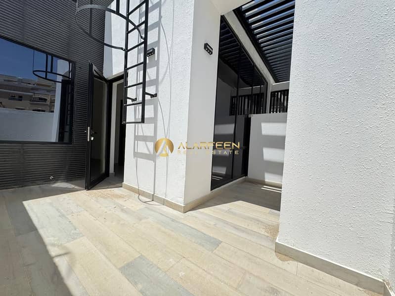 4Br+Maid | Fitted Kitchen | Luxurious Villa - Image 10