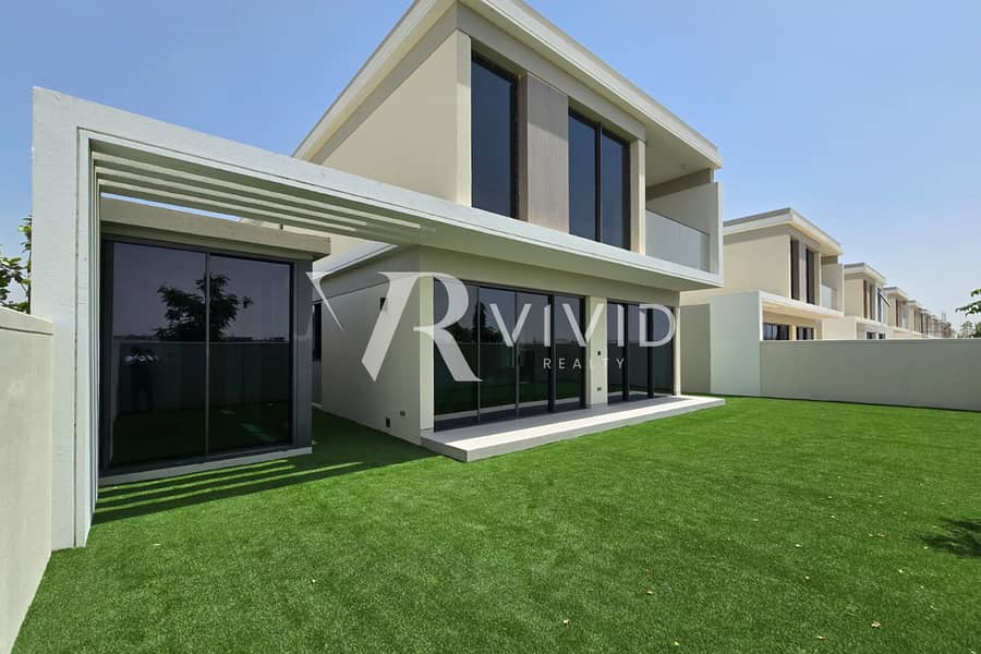 Single Row Villa | Padel Court | Large Plot - Image 1