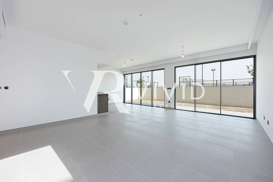 Single Row Villa | Padel Court | Large Plot - Image 3