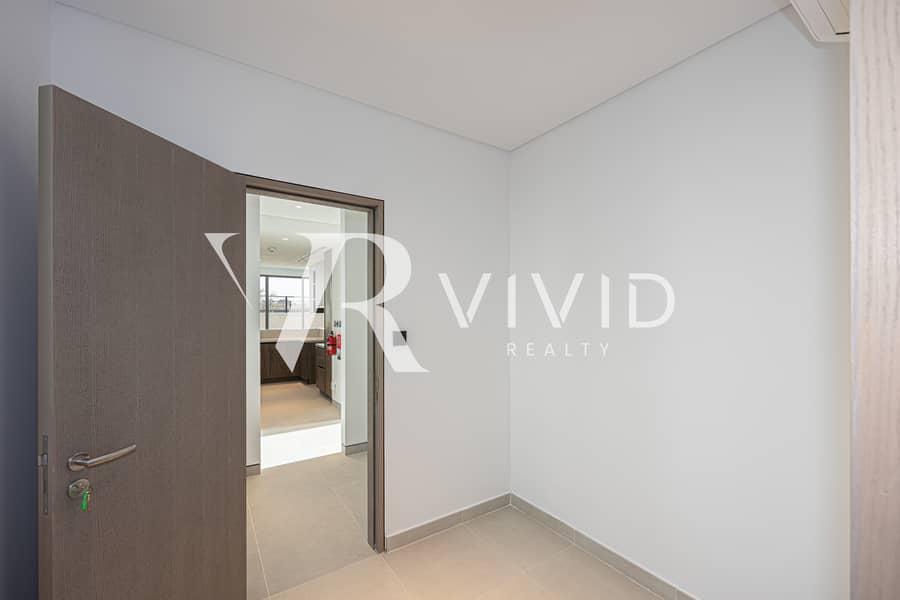 Single Row Villa | Padel Court | Large Plot - Image 8