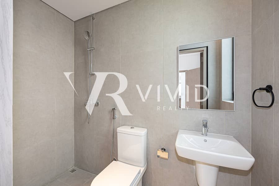 Single Row Villa | Padel Court | Large Plot - Image 9