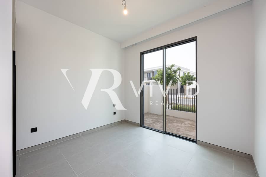 Single Row Villa | Padel Court | Large Plot - Image 10