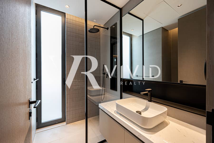Single Row Villa | Padel Court | Large Plot - Image 12