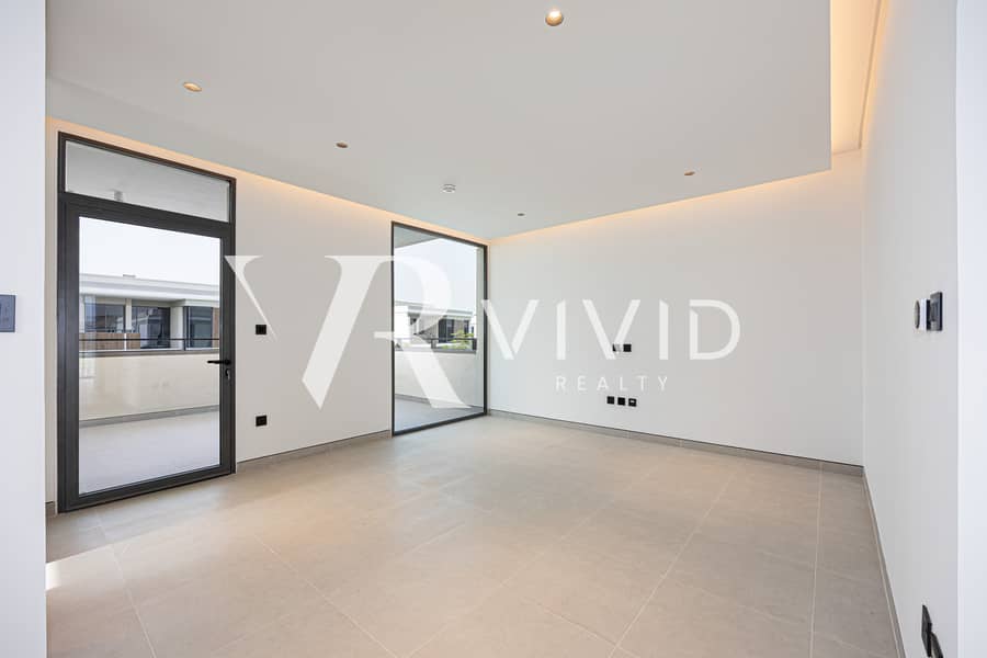 Single Row Villa | Padel Court | Large Plot - Image 13